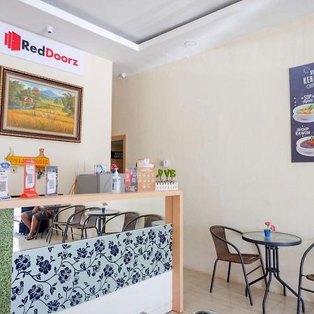 Reddoorz Plus @ Losari Makassar Macáçar Exterior foto